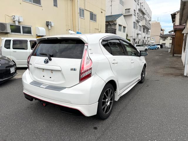 アクア S フルエアロ デイライト 3画面デジタルインナーミラー ドラレコ 社外テール 後部座席モニター バックカメラ ナビ TV オートライト スマートキー 社外アルミホール 電動格納ミラー シートヒーター(15枚目)