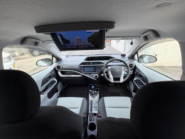 アクア S フルエアロ デイライト 3画面デジタルインナーミラー ドラレコ 社外テール 後部座席モニター バックカメラ ナビ TV オートライト スマートキー 社外アルミホール 電動格納ミラー シートヒーター(26枚目)