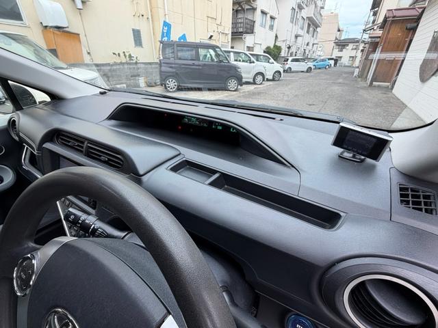 アクア S フルエアロ デイライト 3画面デジタルインナーミラー ドラレコ 社外テール 後部座席モニター バックカメラ ナビ TV オートライト スマートキー 社外アルミホール 電動格納ミラー シートヒーター(28枚目)