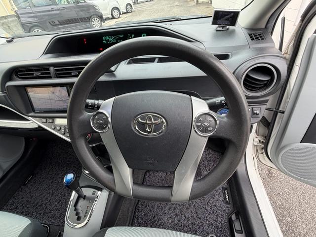 アクア S フルエアロ デイライト 3画面デジタルインナーミラー ドラレコ 社外テール 後部座席モニター バックカメラ ナビ TV オートライト スマートキー 社外アルミホール 電動格納ミラー シートヒーター(30枚目)