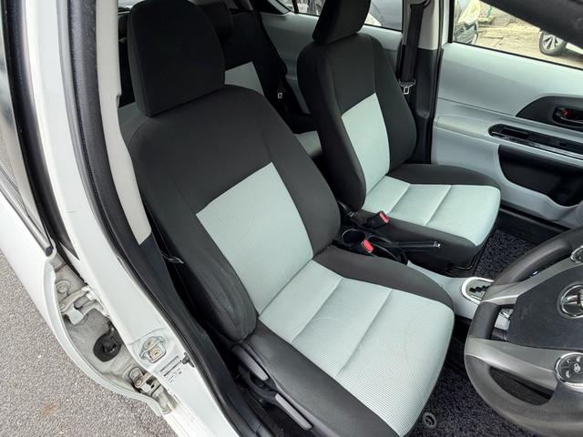 アクア S フルエアロ デイライト 3画面デジタルインナーミラー ドラレコ 社外テール 後部座席モニター バックカメラ ナビ TV オートライト スマートキー 社外アルミホール 電動格納ミラー シートヒーター(31枚目)