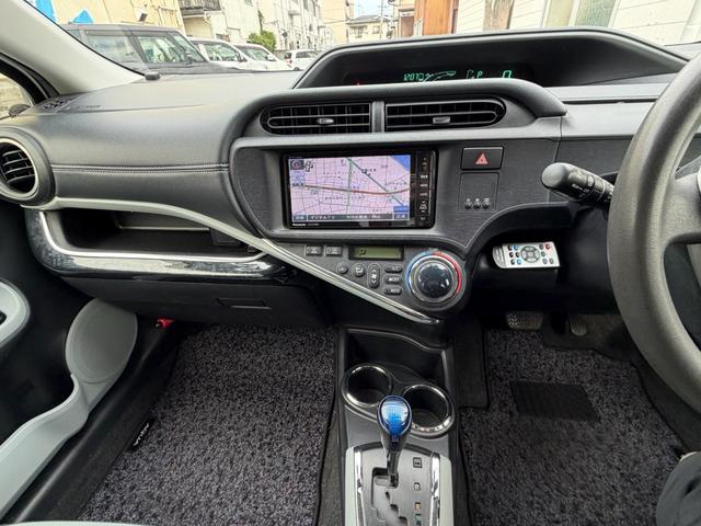 アクア S フルエアロ デイライト 3画面デジタルインナーミラー ドラレコ 社外テール 後部座席モニター バックカメラ ナビ TV オートライト スマートキー 社外アルミホール 電動格納ミラー シートヒーター(32枚目)