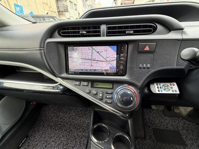 アクア S フルエアロ デイライト 3画面デジタルインナーミラー ドラレコ 社外テール 後部座席モニター バックカメラ ナビ TV オートライト スマートキー 社外アルミホール 電動格納ミラー シートヒーター(33枚目)