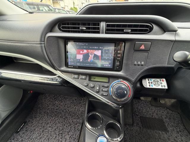 アクア S フルエアロ デイライト 3画面デジタルインナーミラー ドラレコ 社外テール 後部座席モニター バックカメラ ナビ TV オートライト スマートキー 社外アルミホール 電動格納ミラー シートヒーター(34枚目)