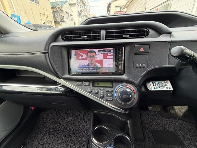 アクア S フルエアロ デイライト 3画面デジタルインナーミラー ドラレコ 社外テール 後部座席モニター バックカメラ ナビ TV オートライト スマートキー 社外アルミホール 電動格納ミラー シートヒーター(35枚目)