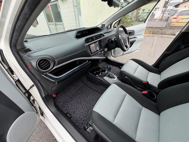 アクア S フルエアロ デイライト 3画面デジタルインナーミラー ドラレコ 社外テール 後部座席モニター バックカメラ ナビ TV オートライト スマートキー 社外アルミホール 電動格納ミラー シートヒーター(40枚目)