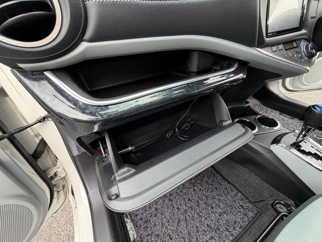 アクア S フルエアロ デイライト 3画面デジタルインナーミラー ドラレコ 社外テール 後部座席モニター バックカメラ ナビ TV オートライト スマートキー 社外アルミホール 電動格納ミラー シートヒーター(42枚目)