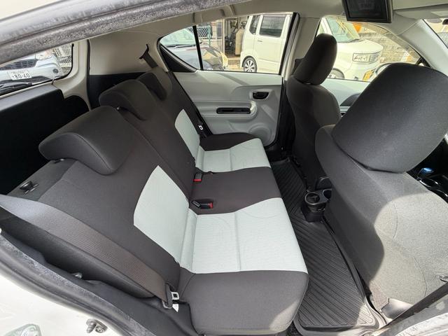 アクア S フルエアロ デイライト 3画面デジタルインナーミラー ドラレコ 社外テール 後部座席モニター バックカメラ ナビ TV オートライト スマートキー 社外アルミホール 電動格納ミラー シートヒーター(56枚目)