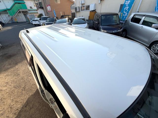 普段気にならないルーフ部分も色褪せや焼け等なく、綺麗な状態を保っております。現車確認やご質問等少しでも、気になったこと等ありましたら、お気軽に無料通話００７８−６０４１−９７７９までお電話下さい！