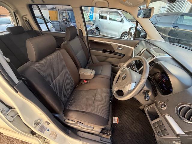 運転席もとっても広々としておりますので、長時間の運転や、乗り降り等疲れを感じさせません！是非体感してみてください！！