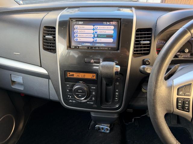 Ｂｌｕｅｔｏｏｔｈ機能もついておりますので、お使いのスマホで、お好きな音楽を流しながら、ドライブを楽しめます！！ＣＤやＤＶＤの視聴も可能なので、お子様がおられる方など、すごく便利ですね。