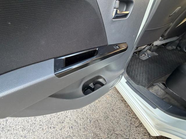 こちらには、ドリンクホルダーもありますので、お子様が居られる方も安心ですね！とっても便利です！