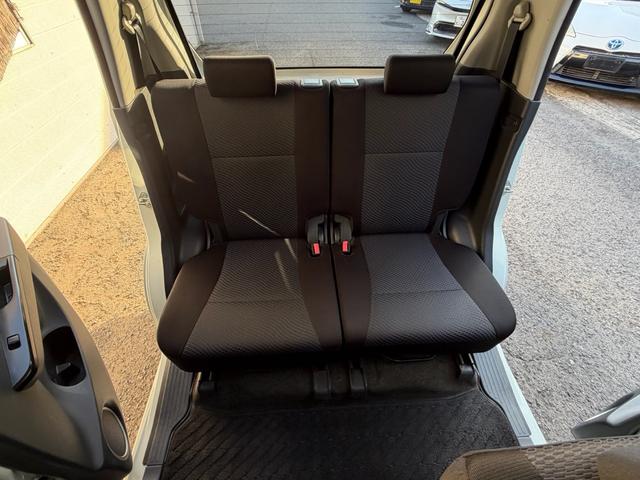 後部座席も乗り降りはもちろん、広々しておりますので、窮屈なく快適にお過ごし頂けます。