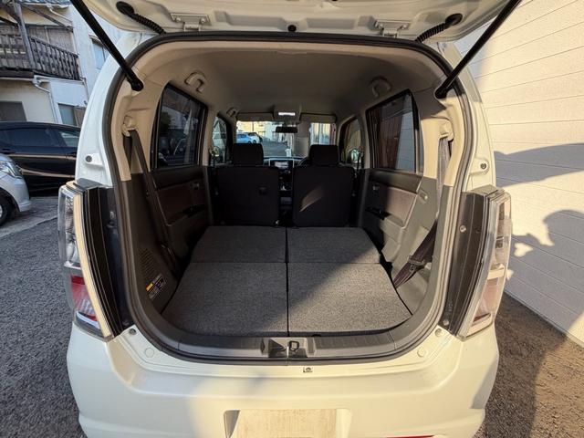 こちらの後部座席ははワンタッチで、女性や子供でもフルフラットにする事ができるので、大きなお荷物や、沢山買い物した時もとても便利です！！