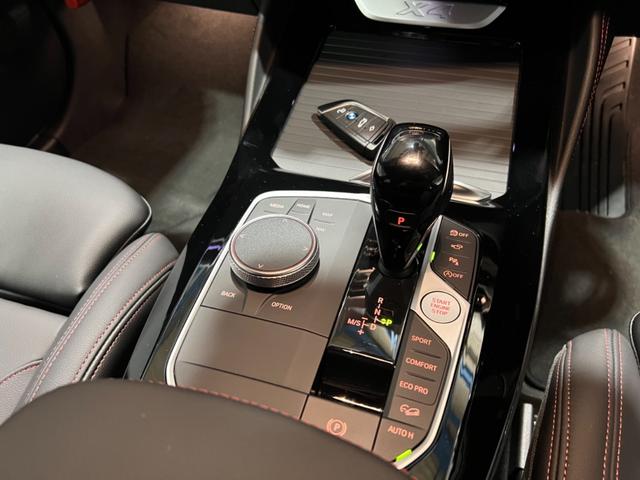 xDrive 20d Mスポーツ 1オーナー・オプション19AW・レーザーライト・ブラックレザー・シートヒーター・ワイヤレスチャージ・電動トランク・パドルシフト・純正ナビ・ライブコックピット・純正ナビ(27枚目)