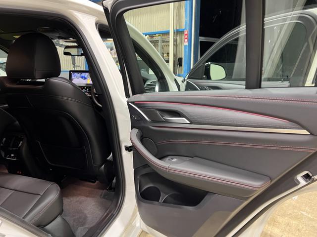 xDrive 20d Mスポーツ 1オーナー・オプション19AW・レーザーライト・ブラックレザー・シートヒーター・ワイヤレスチャージ・電動トランク・パドルシフト・純正ナビ・ライブコックピット・純正ナビ(33枚目)
