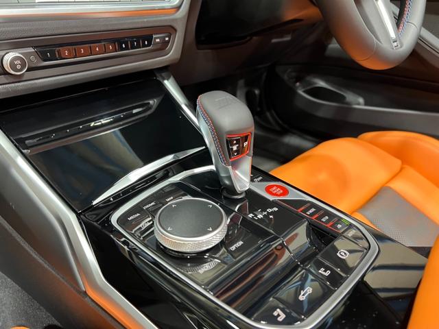 M4カブリオレ コンペティション M xDrive 直6ツインターボ 4WD ワンオーナー 正規ディーラー車 6Podキャリパー(ブレンボOEM)右ハンドル 四本出マフラー 取説保証書有 コーティング済(11枚目)