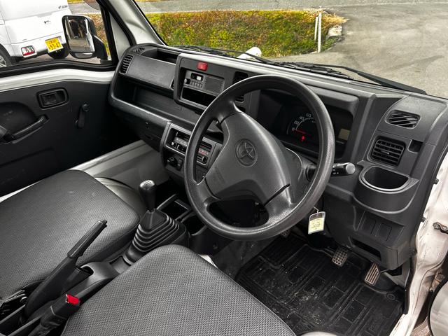 ピクシストラック スタンダード　４ＷＤ　５速ミッション　３方開　純正オーディオ　エアコン　レベライザー（11枚目）