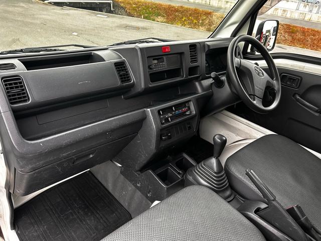 ピクシストラック スタンダード　４ＷＤ　５速ミッション　３方開　純正オーディオ　エアコン　レベライザー（15枚目）