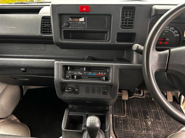 ピクシストラック スタンダード　４ＷＤ　５速ミッション　３方開　純正オーディオ　エアコン　レベライザー（21枚目）