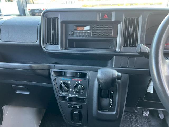 ハイゼットカーゴ スペシャルＳＡＩＩＩ　アイドリングストップ　運転席助手席エアバック　ＡＢＳ　衝突被害軽減ブレーキ　横滑り防止装置　オートマチックビーム　エアコン　パワーステアリング　ドライブレコーダー　ＥＴＣ　パワーウィンドウ　キーレス（23枚目）