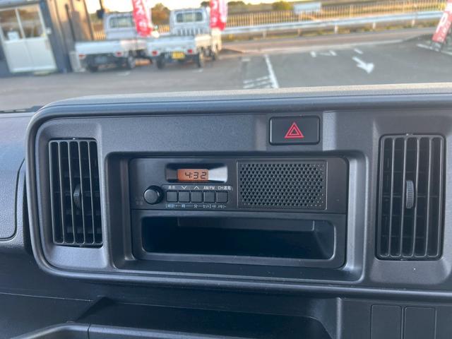 ハイゼットカーゴ スペシャルＳＡＩＩＩ　アイドリングストップ　運転席助手席エアバック　ＡＢＳ　衝突被害軽減ブレーキ　横滑り防止装置　オートマチックビーム　エアコン　パワーステアリング　ドライブレコーダー　ＥＴＣ　パワーウィンドウ　キーレス（24枚目）