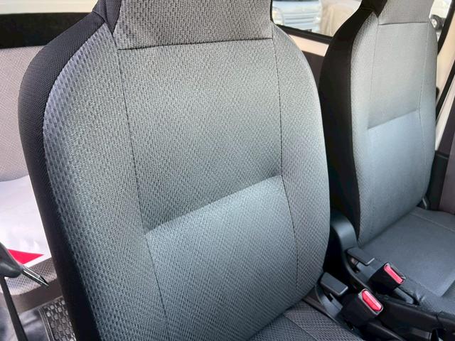 ハイゼットカーゴ スペシャルＳＡＩＩＩ　アイドリングストップ　運転席助手席エアバック　ＡＢＳ　衝突被害軽減ブレーキ　横滑り防止装置　オートマチックビーム　エアコン　パワーステアリング　ドライブレコーダー　ＥＴＣ　パワーウィンドウ　キーレス（32枚目）