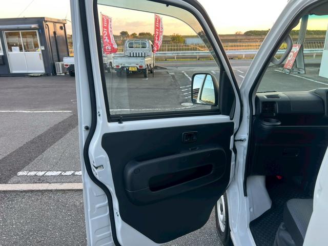 ハイゼットカーゴ スペシャルＳＡＩＩＩ　アイドリングストップ　運転席助手席エアバック　ＡＢＳ　衝突被害軽減ブレーキ　横滑り防止装置　オートマチックビーム　エアコン　パワーステアリング　ドライブレコーダー　ＥＴＣ　パワーウィンドウ　キーレス（44枚目）