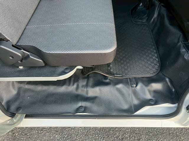 ハイゼットカーゴ スペシャルＳＡＩＩＩ　アイドリングストップ　運転席助手席エアバック　ＡＢＳ　衝突被害軽減ブレーキ　横滑り防止装置　オートマチックビーム　エアコン　パワーステアリング　ドライブレコーダー　ＥＴＣ　パワーウィンドウ　キーレス（50枚目）