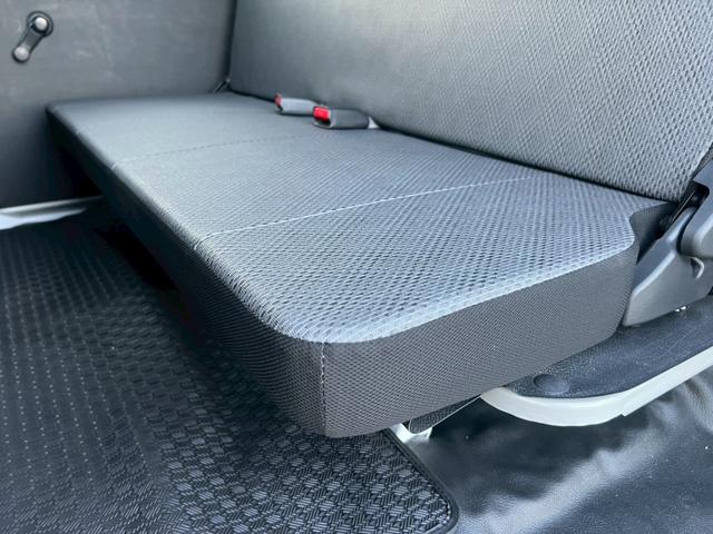 ハイゼットカーゴ スペシャルＳＡＩＩＩ　アイドリングストップ　運転席助手席エアバック　ＡＢＳ　衝突被害軽減ブレーキ　横滑り防止装置　オートマチックビーム　エアコン　パワーステアリング　ドライブレコーダー　ＥＴＣ　パワーウィンドウ　キーレス（54枚目）