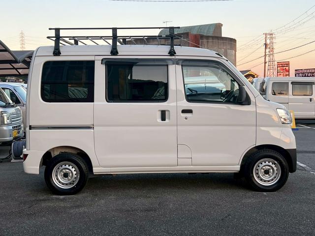 ハイゼットカーゴ スペシャルＳＡＩＩＩ　アイドリングストップ　運転席助手席エアバック　ＡＢＳ　衝突被害軽減ブレーキ　横滑り防止装置　オートマチックビーム　エアコン　パワーステアリング　ドライブレコーダー　ＥＴＣ　パワーウィンドウ　キーレス（64枚目）