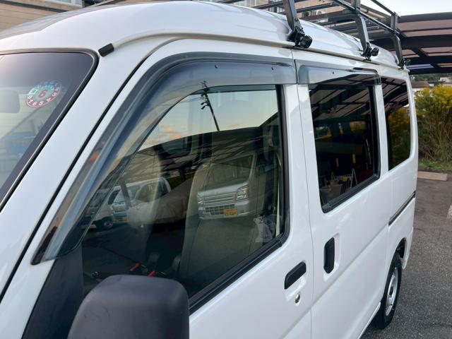 ハイゼットカーゴ スペシャルＳＡＩＩＩ　アイドリングストップ　運転席助手席エアバック　ＡＢＳ　衝突被害軽減ブレーキ　横滑り防止装置　オートマチックビーム　エアコン　パワーステアリング　ドライブレコーダー　ＥＴＣ　パワーウィンドウ　キーレス（72枚目）
