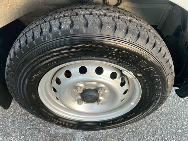 ハイゼットカーゴ スペシャルＳＡＩＩＩ　アイドリングストップ　運転席助手席エアバック　ＡＢＳ　衝突被害軽減ブレーキ　横滑り防止装置　オートマチックビーム　エアコン　パワーステアリング　ドライブレコーダー　ＥＴＣ　パワーウィンドウ　キーレス（75枚目）