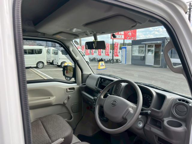 NV100クリッパーバン 2WD AT 運転席エアバック 助手席エアバック ABS 盗難防止装置 エアコン・クーラー パワステ ETC キーレス 両側スライドドア 純正ラジオ 12V電源ソケット ヘッドライトレベライザー(3枚目)