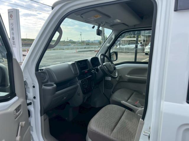 NV100クリッパーバン 2WD AT 運転席エアバック 助手席エアバック ABS 盗難防止装置 エアコン・クーラー パワステ ETC キーレス 両側スライドドア 純正ラジオ 12V電源ソケット ヘッドライトレベライザー(15枚目)
