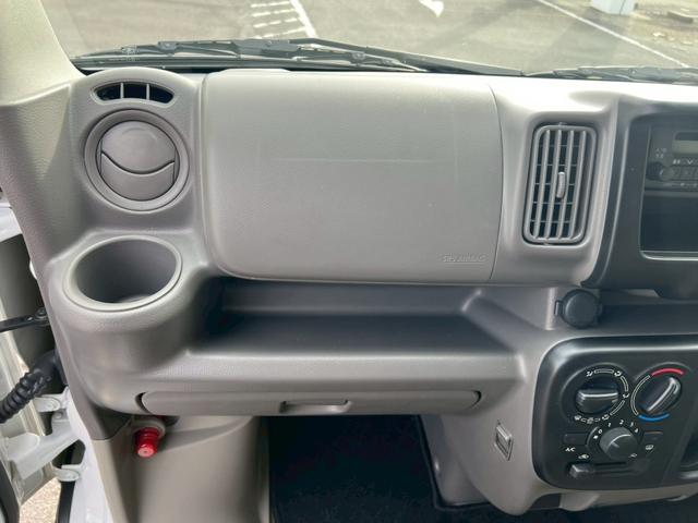 NV100クリッパーバン 2WD AT 運転席エアバック 助手席エアバック ABS 盗難防止装置 エアコン・クーラー パワステ ETC キーレス 両側スライドドア 純正ラジオ 12V電源ソケット ヘッドライトレベライザー(16枚目)