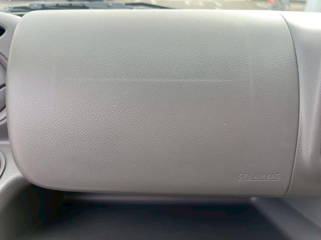 NV100クリッパーバン 2WD AT 運転席エアバック 助手席エアバック ABS 盗難防止装置 エアコン・クーラー パワステ ETC キーレス 両側スライドドア 純正ラジオ 12V電源ソケット ヘッドライトレベライザー(17枚目)