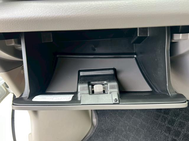 NV100クリッパーバン 2WD AT 運転席エアバック 助手席エアバック ABS 盗難防止装置 エアコン・クーラー パワステ ETC キーレス 両側スライドドア 純正ラジオ 12V電源ソケット ヘッドライトレベライザー(19枚目)