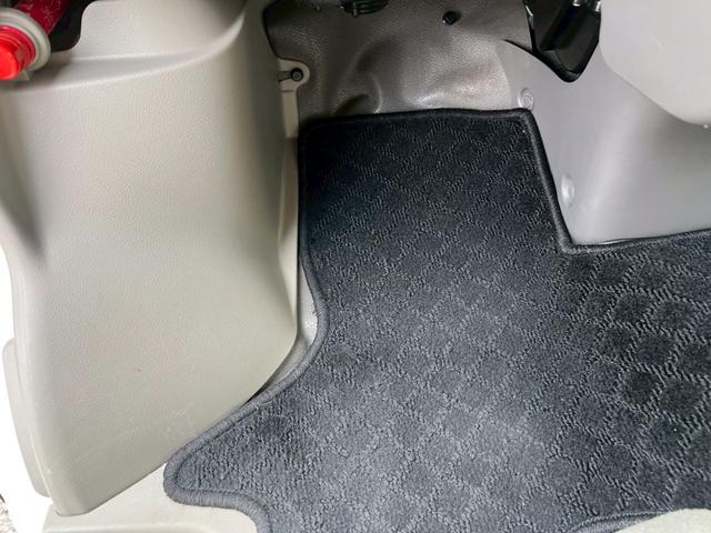 NV100クリッパーバン 2WD AT 運転席エアバック 助手席エアバック ABS 盗難防止装置 エアコン・クーラー パワステ ETC キーレス 両側スライドドア 純正ラジオ 12V電源ソケット ヘッドライトレベライザー(20枚目)