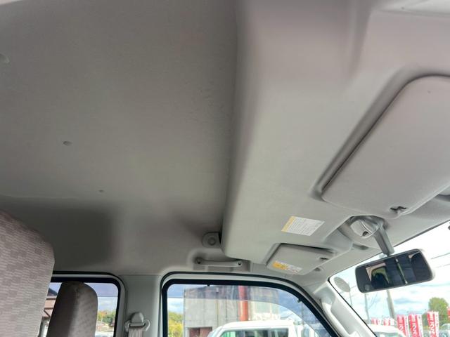 NV100クリッパーバン 2WD AT 運転席エアバック 助手席エアバック ABS 盗難防止装置 エアコン・クーラー パワステ ETC キーレス 両側スライドドア 純正ラジオ 12V電源ソケット ヘッドライトレベライザー(27枚目)