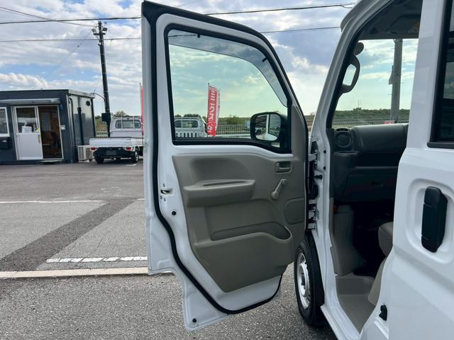 NV100クリッパーバン 2WD AT 運転席エアバック 助手席エアバック ABS 盗難防止装置 エアコン・クーラー パワステ ETC キーレス 両側スライドドア 純正ラジオ 12V電源ソケット ヘッドライトレベライザー(39枚目)