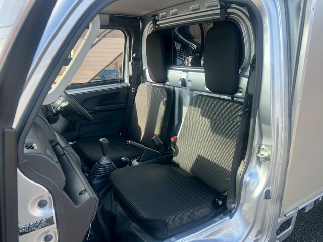 ハイゼットトラック エクストラ　宅配車　配送車　幌付車　アルミパネル　５ＭＴ　アルパインディスプレイオーディオ　Ｂカメラ　衝突軽減　ドラレコ　ＥＴＣ　ＰＷ　スマートキー　ＬＥＤヘッドランプ　４ＷＤ　禁煙車　Ｂｌｕｅｔｏｏｔｈ（26枚目）