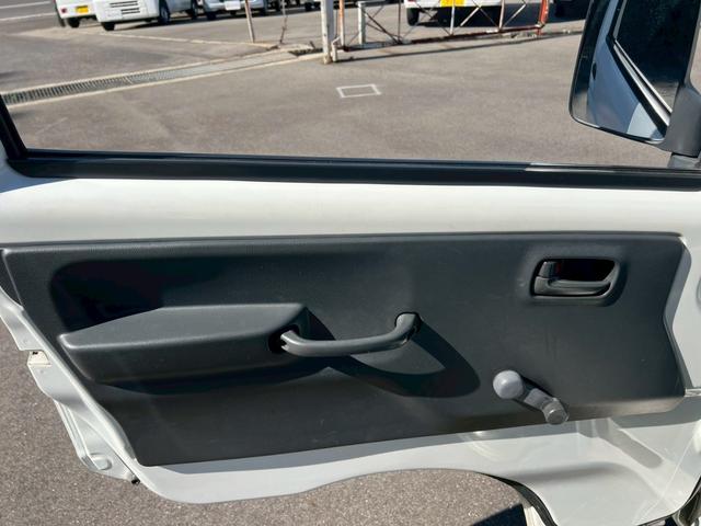 キャリイトラック ＫＣエアコン・パワステ　２ＷＤ・ＡＴ・エアコン・パワステリング・ＥＴＣ・運転席エアバック・１２Ｖ電源ソケット・純正ラジオ・ヘッドライトレペライザー・フロアマット・ドアバイザー・スペアタイヤ・スペアキー・軽トラック（29枚目）