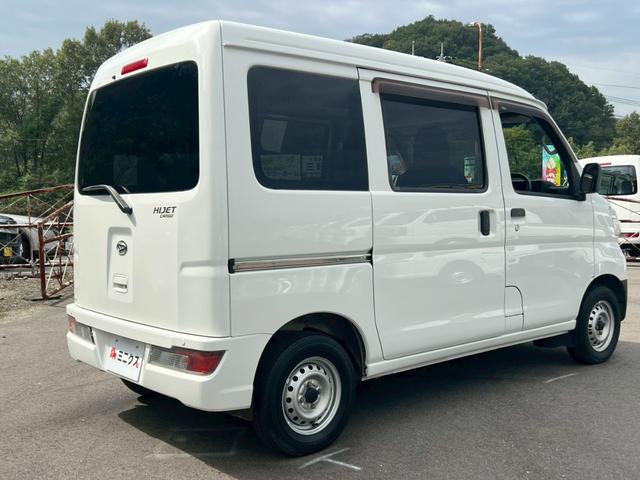 ハイゼットカーゴ 　ＥＴＣ・パワーウインドウ・キーレス・４ＷＤ・運転席エアバック・助手席エアバック・アイドリングストップ・ＡＢＳ・衝突軽減ブレーキ・横滑り防止装置・オートマチックハイビーム・エアコン・クーラー・パワステ・（5枚目）