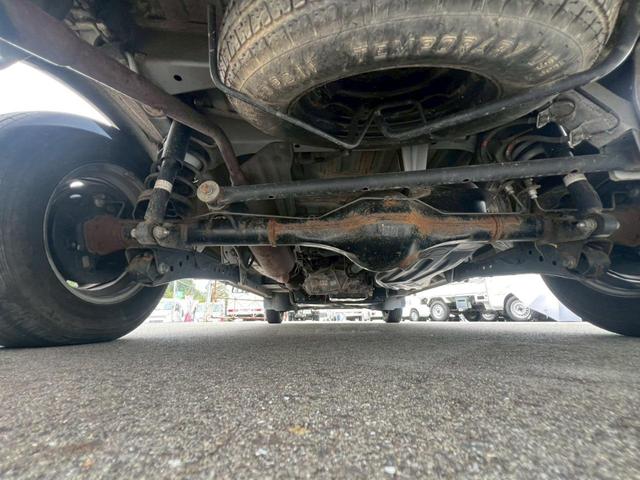 ハイゼットカーゴ 　ＥＴＣ・パワーウインドウ・キーレス・４ＷＤ・運転席エアバック・助手席エアバック・アイドリングストップ・ＡＢＳ・衝突軽減ブレーキ・横滑り防止装置・オートマチックハイビーム・エアコン・クーラー・パワステ・（12枚目）