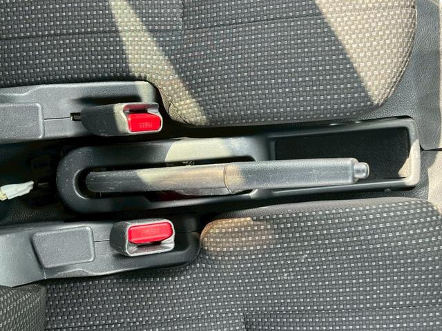 ハイゼットカーゴ 　ＥＴＣ・パワーウインドウ・キーレス・４ＷＤ・運転席エアバック・助手席エアバック・アイドリングストップ・ＡＢＳ・衝突軽減ブレーキ・横滑り防止装置・オートマチックハイビーム・エアコン・クーラー・パワステ・（17枚目）