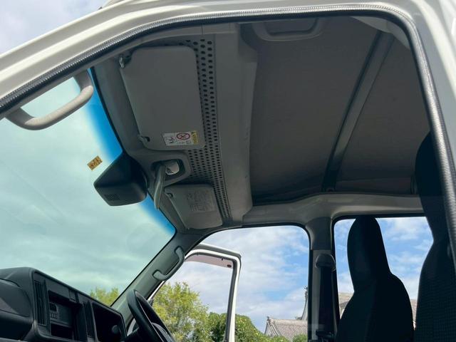 ハイゼットカーゴ 　ＥＴＣ・パワーウインドウ・キーレス・４ＷＤ・運転席エアバック・助手席エアバック・アイドリングストップ・ＡＢＳ・衝突軽減ブレーキ・横滑り防止装置・オートマチックハイビーム・エアコン・クーラー・パワステ・（30枚目）