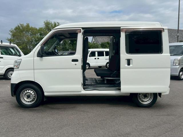 ハイゼットカーゴ 　ＥＴＣ・パワーウインドウ・キーレス・４ＷＤ・運転席エアバック・助手席エアバック・アイドリングストップ・ＡＢＳ・衝突軽減ブレーキ・横滑り防止装置・オートマチックハイビーム・エアコン・クーラー・パワステ・（50枚目）
