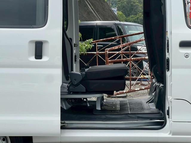 ハイゼットカーゴ 　ＥＴＣ・パワーウインドウ・キーレス・４ＷＤ・運転席エアバック・助手席エアバック・アイドリングストップ・ＡＢＳ・衝突軽減ブレーキ・横滑り防止装置・オートマチックハイビーム・エアコン・クーラー・パワステ・（59枚目）