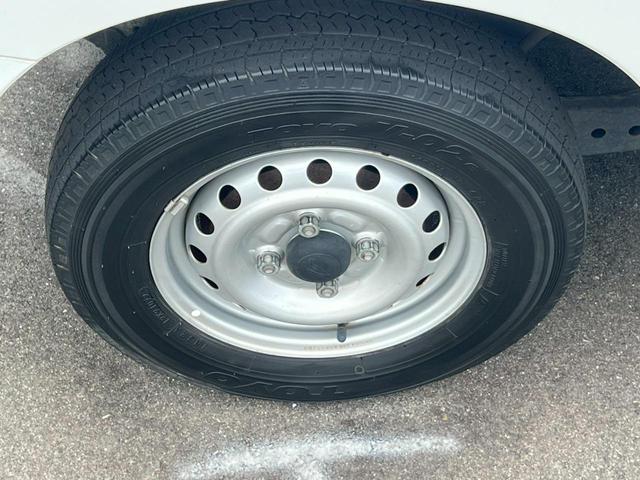 ハイゼットカーゴ 　ＥＴＣ・パワーウインドウ・キーレス・４ＷＤ・運転席エアバック・助手席エアバック・アイドリングストップ・ＡＢＳ・衝突軽減ブレーキ・横滑り防止装置・オートマチックハイビーム・エアコン・クーラー・パワステ・（77枚目）